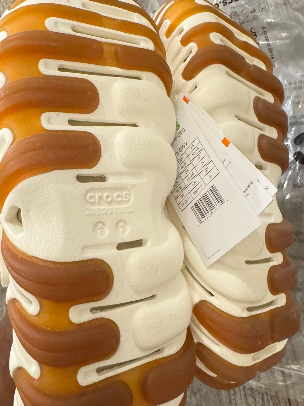 NWT CROCS White/Brown Echo RO Clogs - Picture 3 of 3